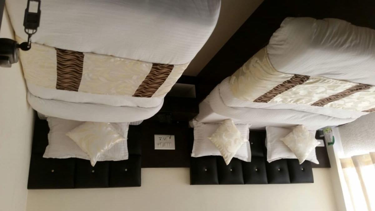 Hotel Cg Plaza 阿穆达巴 外观 照片